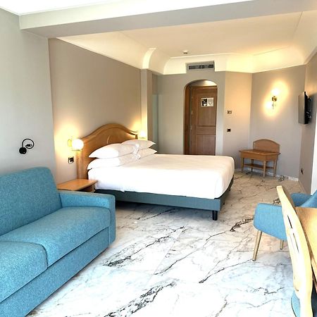 Palace Hotel Desenzano Desenzano del Garda Esterno foto